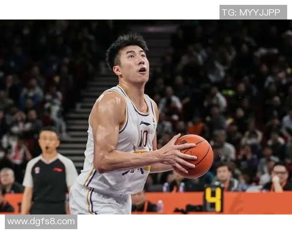 邹雨宸：从篮球新星到职业生涯的辉煌蜕变之路探索