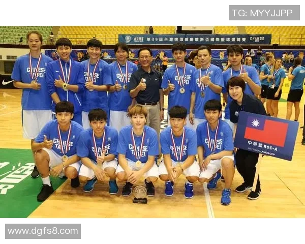 琼斯杯中华蓝队迎战日本队全力争胜展现篮球风采